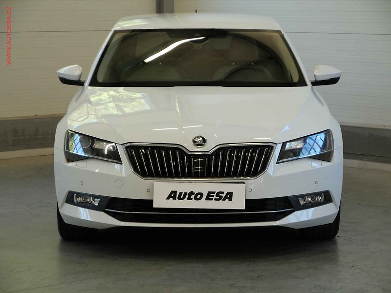 Škoda Superb (2017) 2.0TDi, ČR, DSG, bixen - fotka 2 z 24