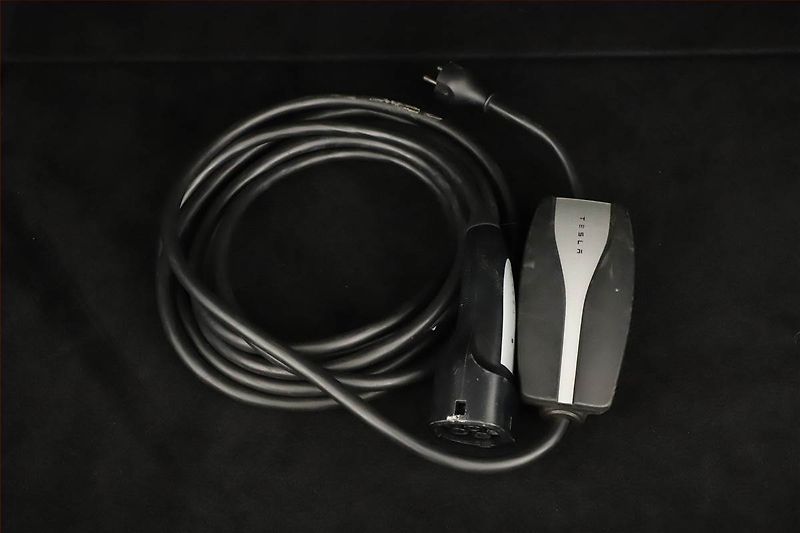 Tesla Model 3 (2020) Long Range 4WD 78kWh, SoH 83% - fotka 14 z 19