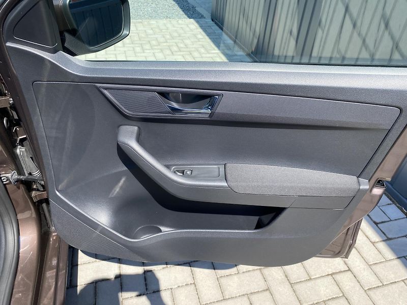 Škoda Fabia 1.2 TSI 81kW -STYLE -LED -DSG - fotka 41 z 46