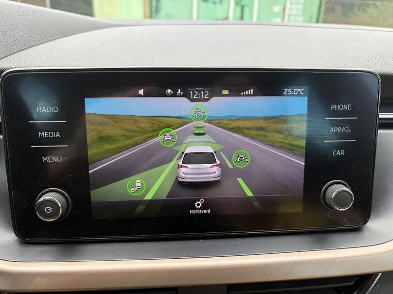 Škoda Scala (2021) 1.5 TSI 110 kw  Style DSG ČR  - fotka 16 z 32