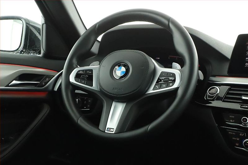 BMW Řada 5 (2020) 520d xDrive - fotka 8 z 21