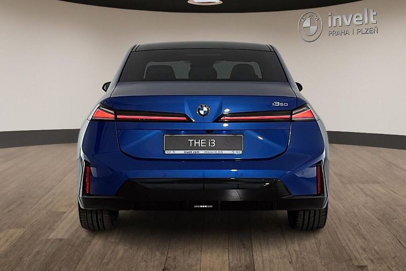 BMW i3 50 xDrive Sedan - fotka 4 z 27
