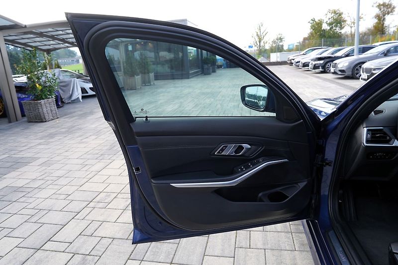 BMW Řada 3 320d xDrive/Lasery/kůže/1.maj. - fotka 13 z 40