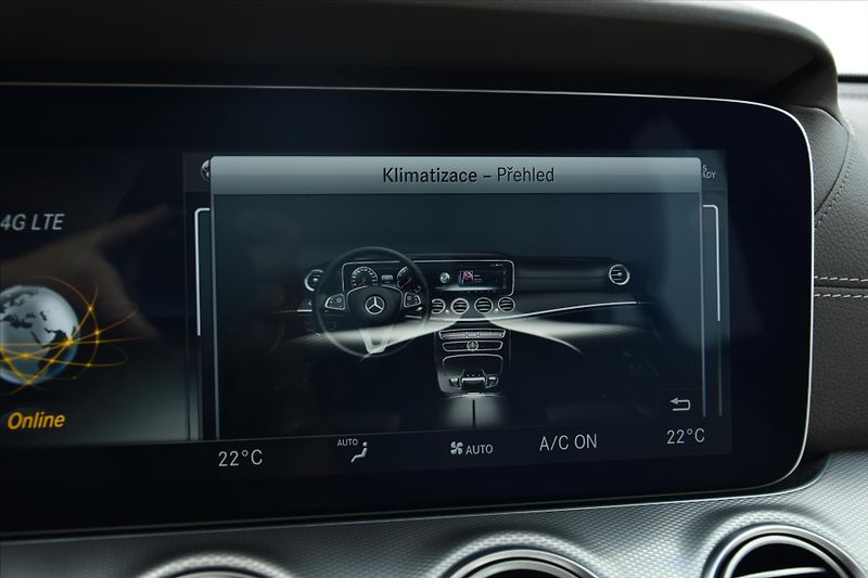 Mercedes-Benz Třídy E 220D 4MATIC AMG NAVI ČR - fotka 25 z 34