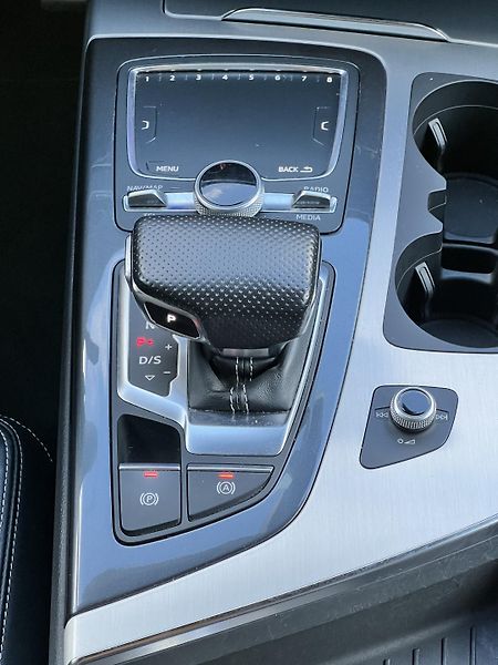 Audi Q7 3.0TDi QUATTRO S-LINE ČR DPH - fotka 25 z 43
