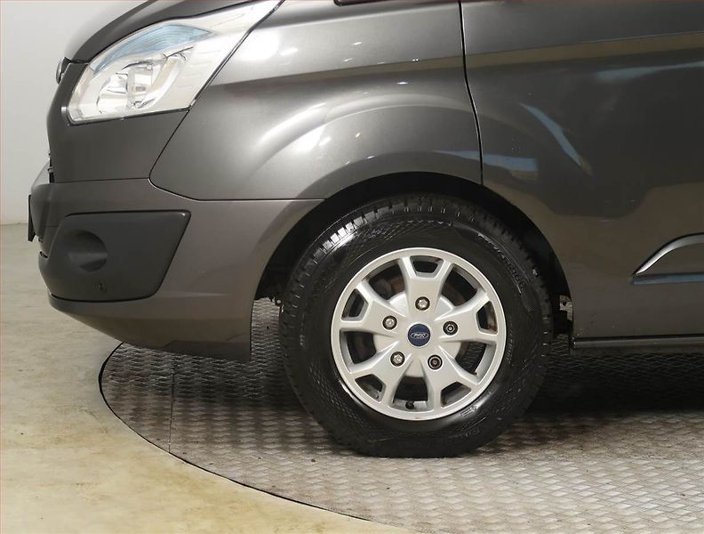 Ford Tourneo Custom (2015) Titanium 2.2 TDCi, ČR - fotka 14 z 25