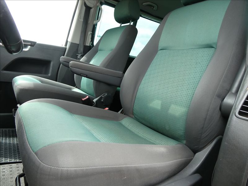 Volkswagen Caravelle 2,5 TDi 96kW LONG 8.míst,závěs - fotka 27 z 33