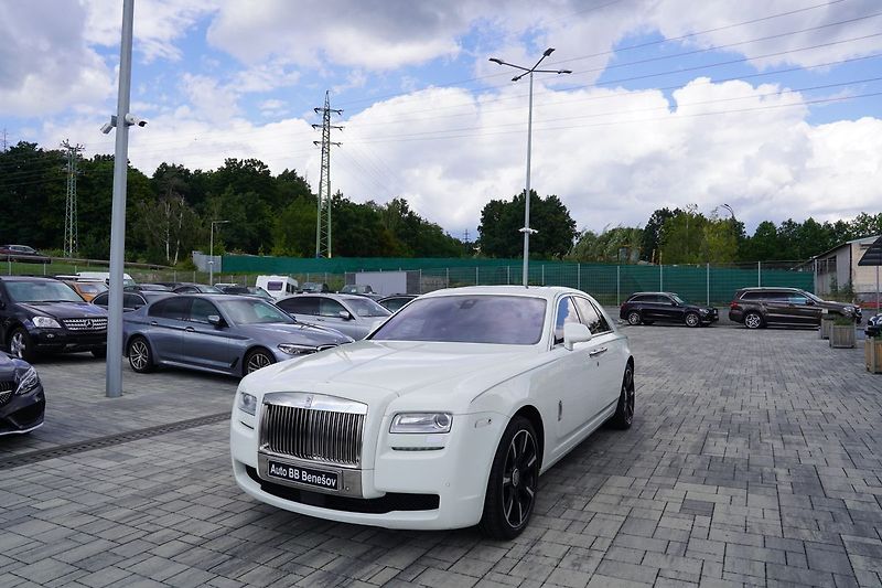 Rolls-Royce Ghost 6.75i V12  570 PS - fotka 2 z 45
