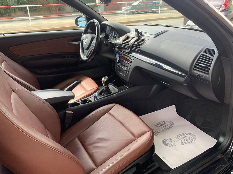 BMW Řada 1 118i/2009/NOVÉ ROZVODY-TOP STA - fotka 21 z 38