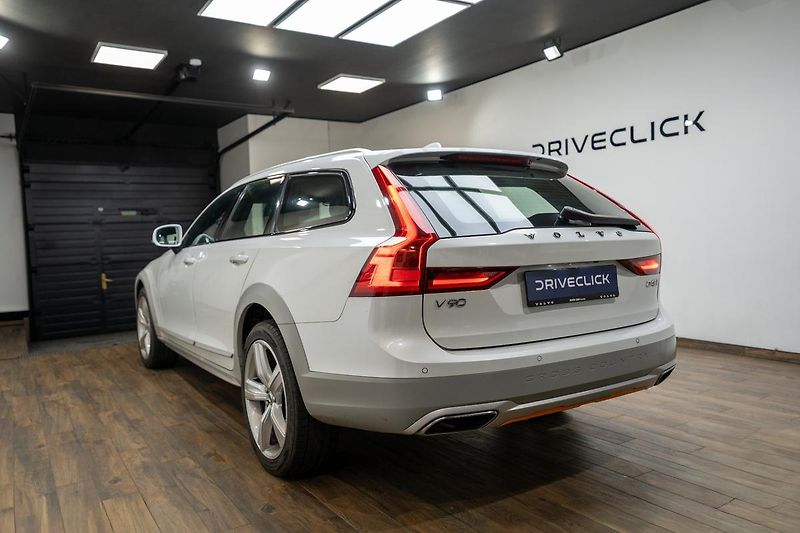 Volvo V90 Cross Country 2.0 140 kW - fotka 6 z 39