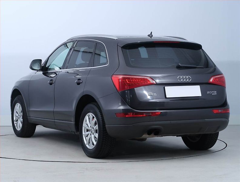 Audi Q5 (2009) Exclusive 2.0 TDI, 4X4 - fotka 4 z 19