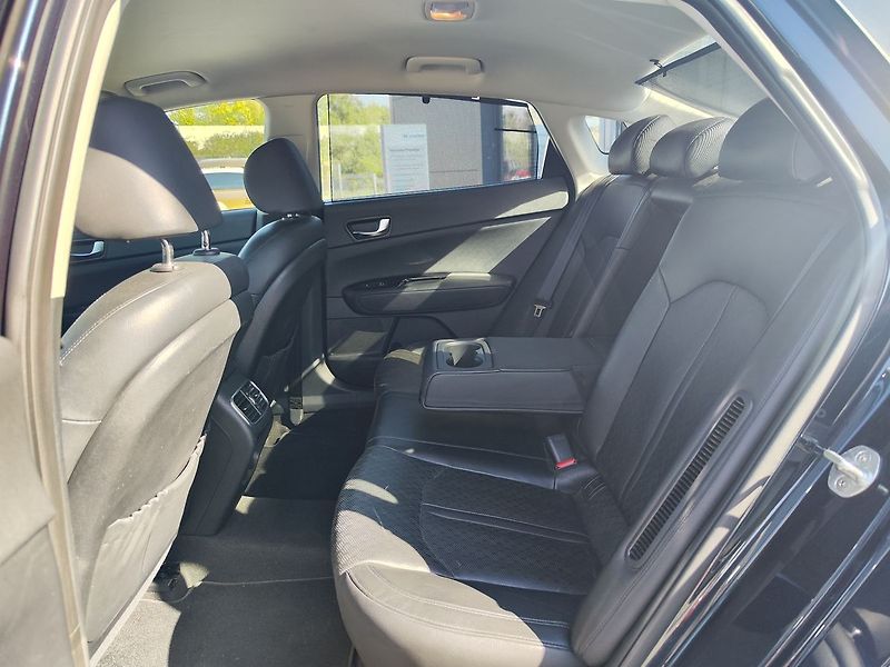 Kia Optima 2.0 GDI/151kW Premium PHEV DCT - fotka 13 z 43