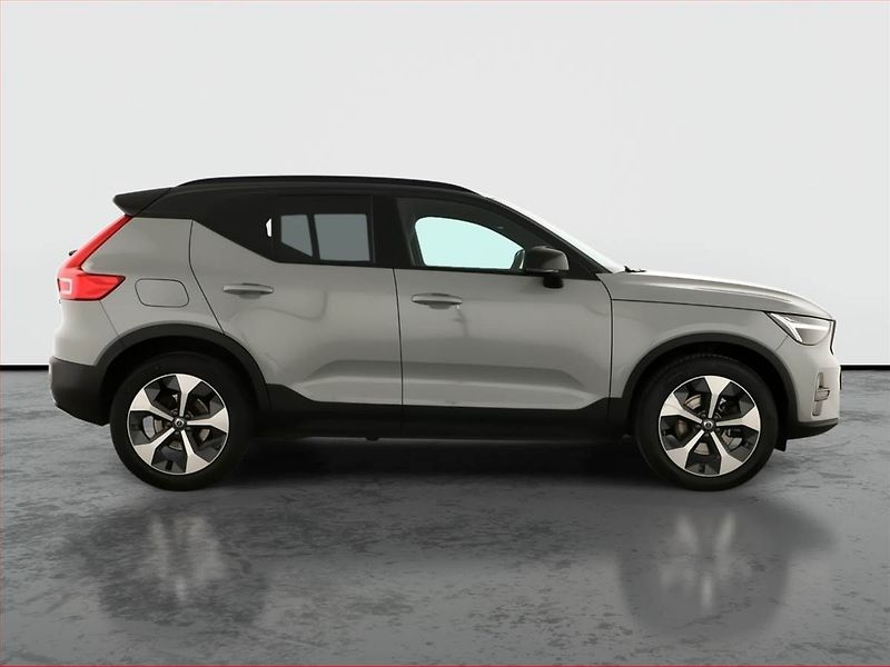 Volvo XC40 (2023) B3 - fotka 6 z 19