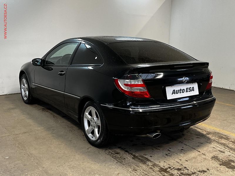 Mercedes-Benz Třídy C (2007) 2.5 V6 C230, Kůže, park. - fotka 6 z 16