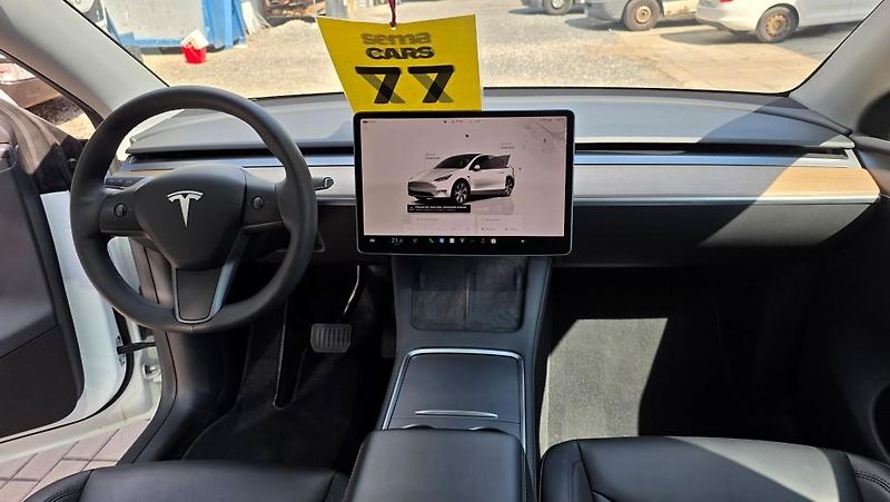 Tesla Model Y (2023) Long Range AWD DE SoH 90.2% - fotka 17 z 39
