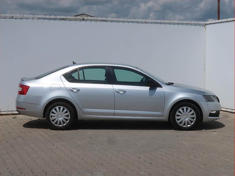 Škoda Octavia (2020) Ambition 1.5 TSI, Automat - fotka 6 z 15