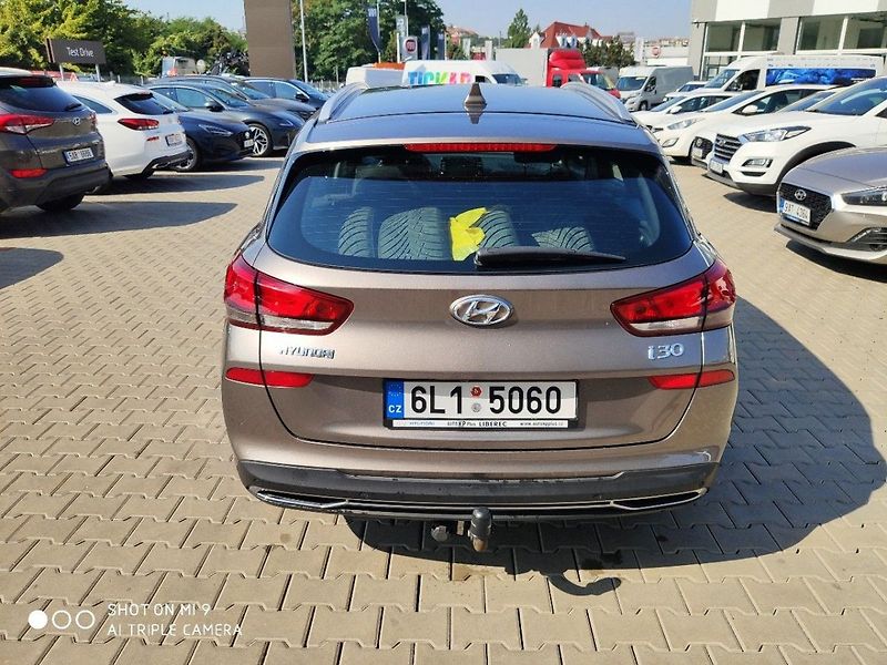 Hyundai i30 1,5 - fotka 4 z 9