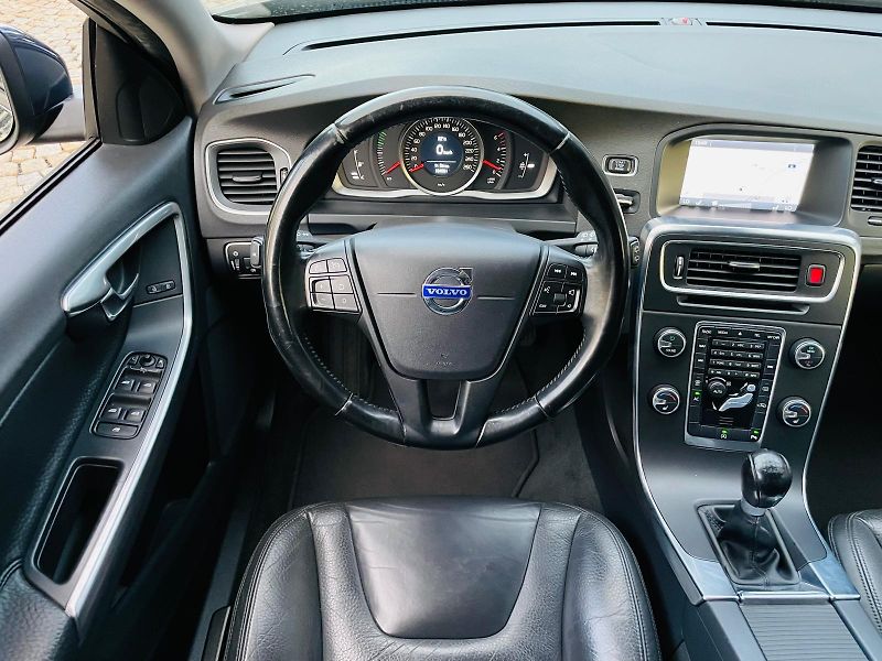 Volvo V60 2.0D3 5VÁLEC SERVISKA TAŽNÉ - fotka 25 z 45