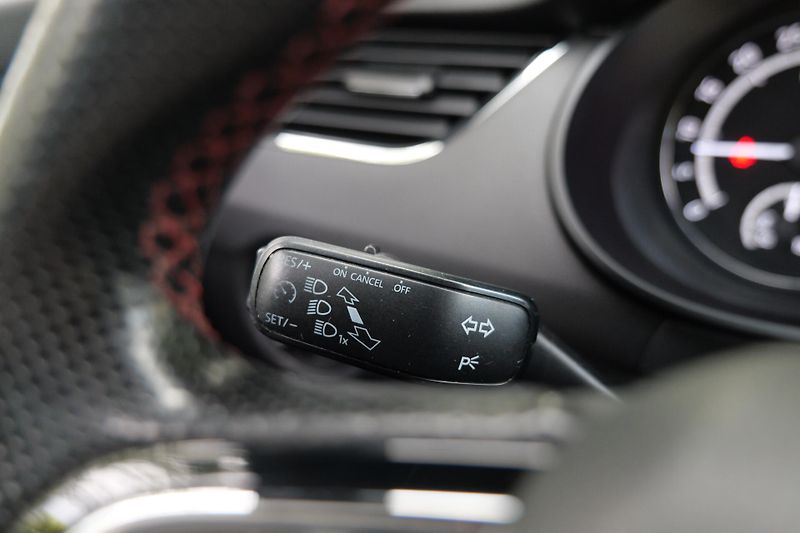 Škoda Octavia 2.0 TDI 135 kW RS Tažné - fotka 25 z 36