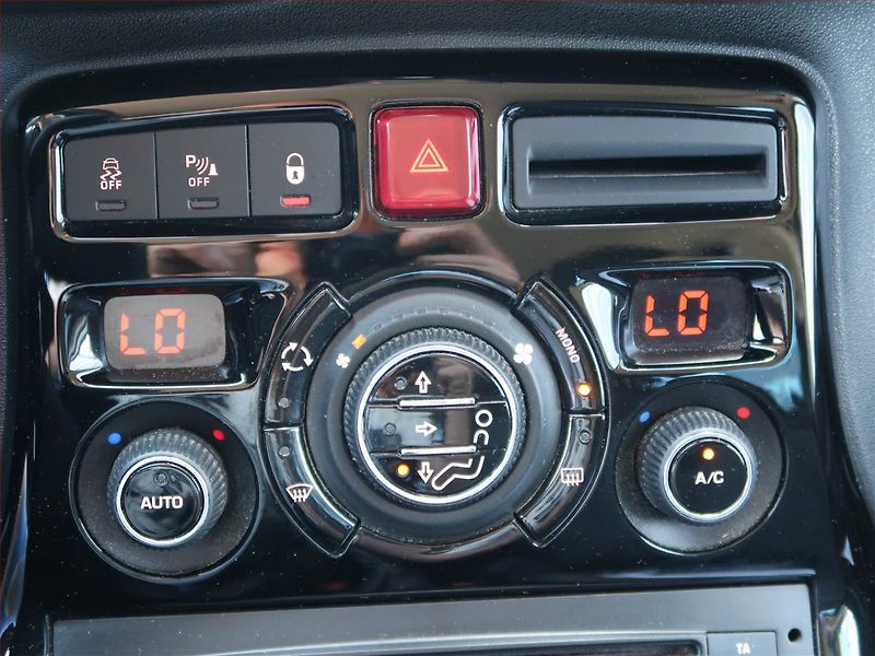 Citroën C3 Picasso (2016) Exclusive 1.4 i, Serv.kniha - fotka 12 z 17