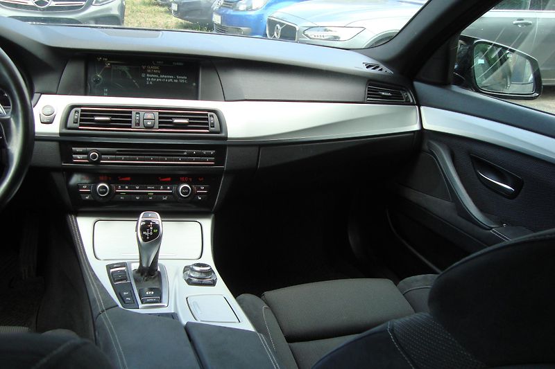 BMW Řada 5 (2013) 535d Xdrive,M-paket,S.kniha - fotka 43 z 73