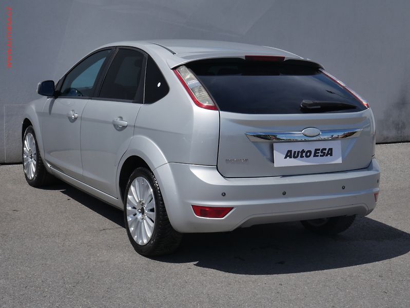 Ford Focus (2009) 2.0i, AC, park.asist - fotka 6 z 17