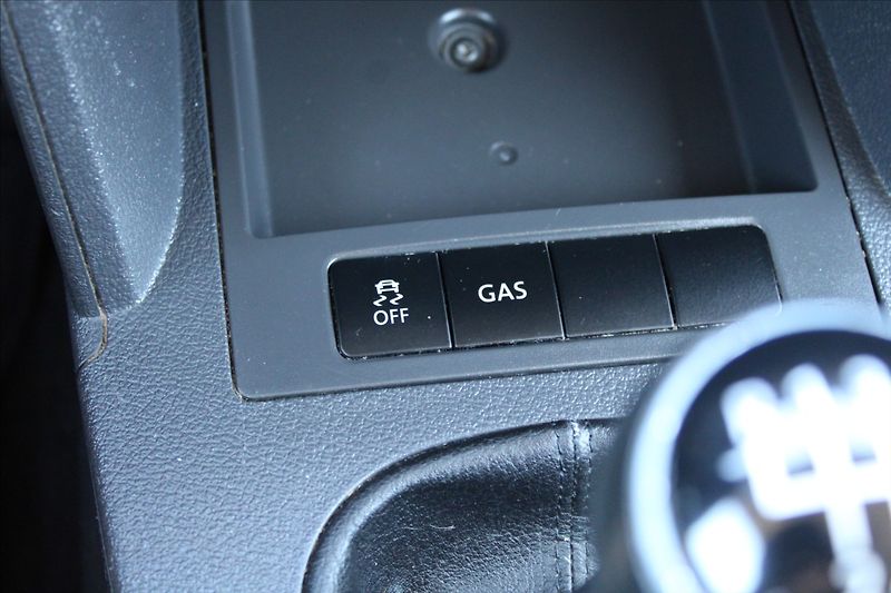 Volkswagen Caddy 1,6 MPI  MAXI,7.MÍST,LPG - fotka 20 z 33