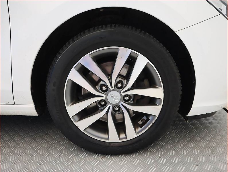 Hyundai i30 (2017) 1.4 CVVT, Serv.kniha, Tempomat - fotka 15 z 20