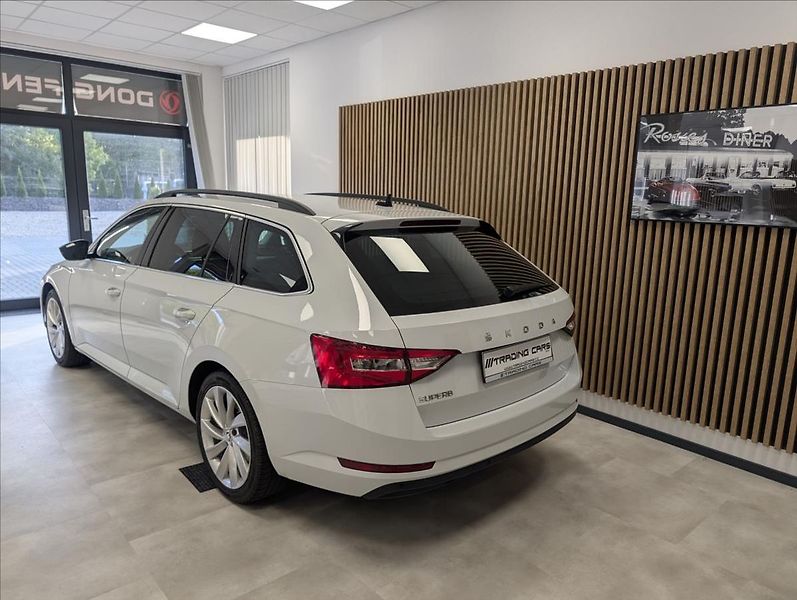 Škoda Superb 2.0 TDI STYLE - fotka 6 z 30