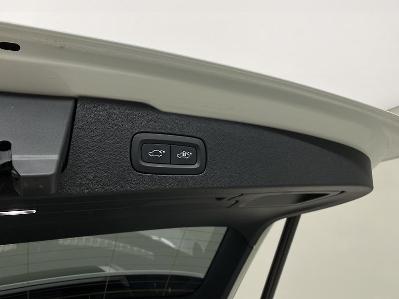 Volvo V60 CC B5 AWD BRIGHT PLUS AUT  - fotka 33 z 45