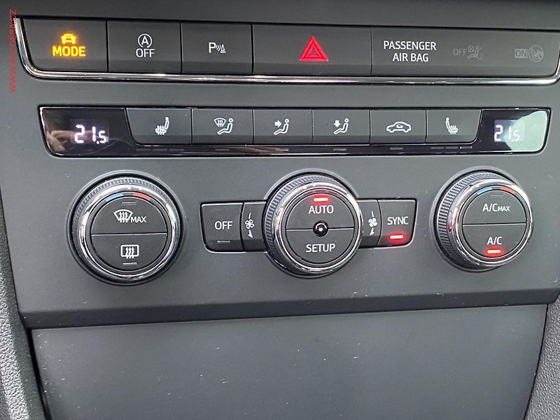 Seat Leon (2015) 1.4 TSi, 2.maj,ČR, LED, navi - fotka 14 z 19