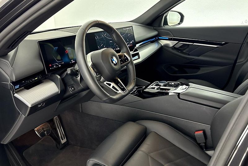 BMW Řada 5 540d xDrive Touring - fotka 6 z 24