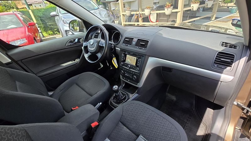 Škoda Yeti 2.0TDI ELEGANCE  4x4  - fotka 24 z 46