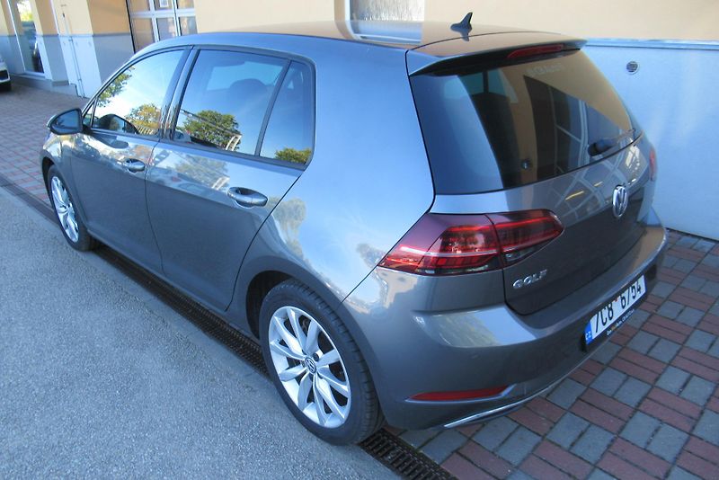 Volkswagen Golf 1.6 TDi AUT. KLIMA SADA KOL - fotka 7 z 23