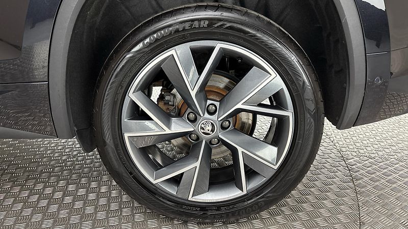 Škoda Kodiaq 2.0 TDI DSG 4x4 Sportline Excl - fotka 19 z 35