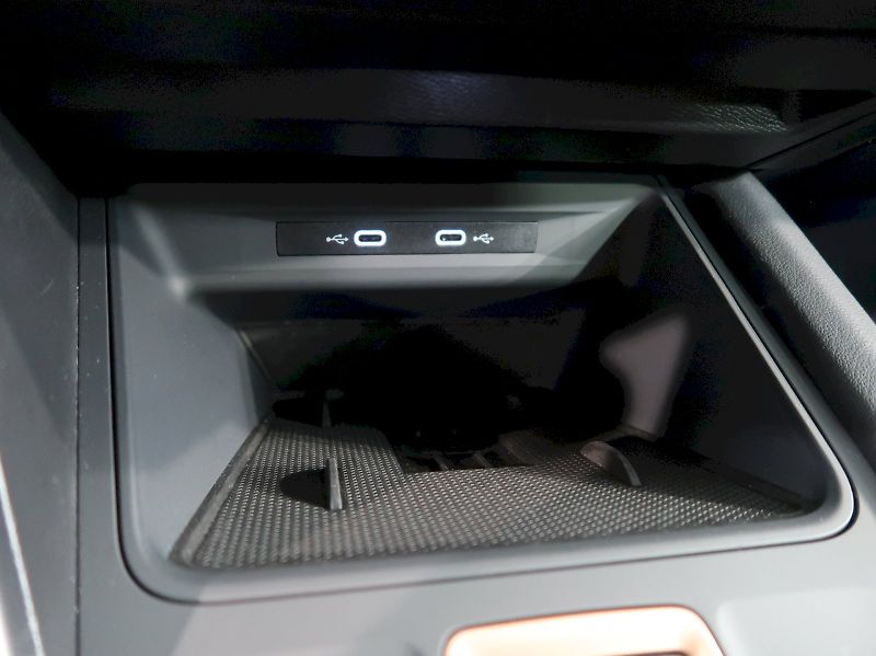 Cupra Leon (2025) ST 1.5 eTSI 110KW DSG - fotka 35 z 43