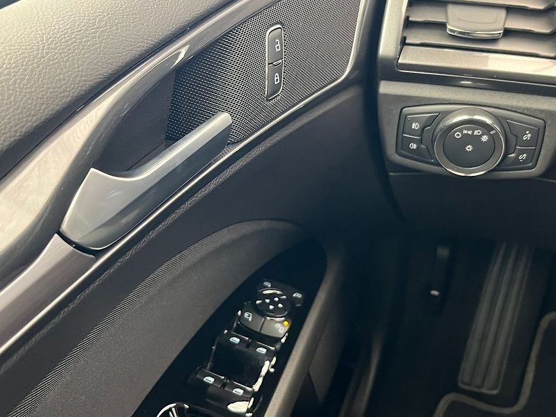 Ford Mondeo 2.0 EB Titanium manuál - fotka 18 z 69