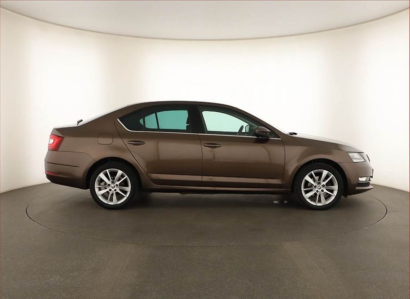 Škoda Octavia (2017) Style 1.6 TDI, Tempomat - fotka 6 z 14