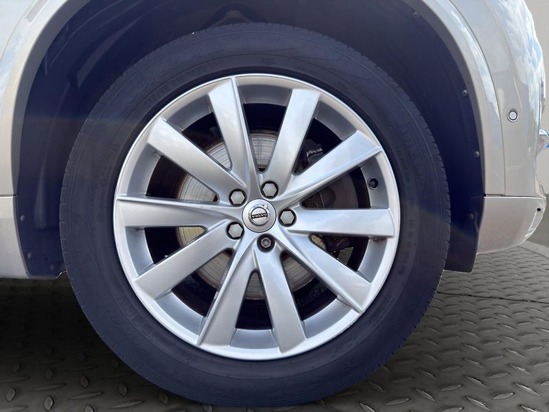 Volvo XC90 (2015) D5 AWD MOMENTUM AUT CZ - fotka 24 z 30