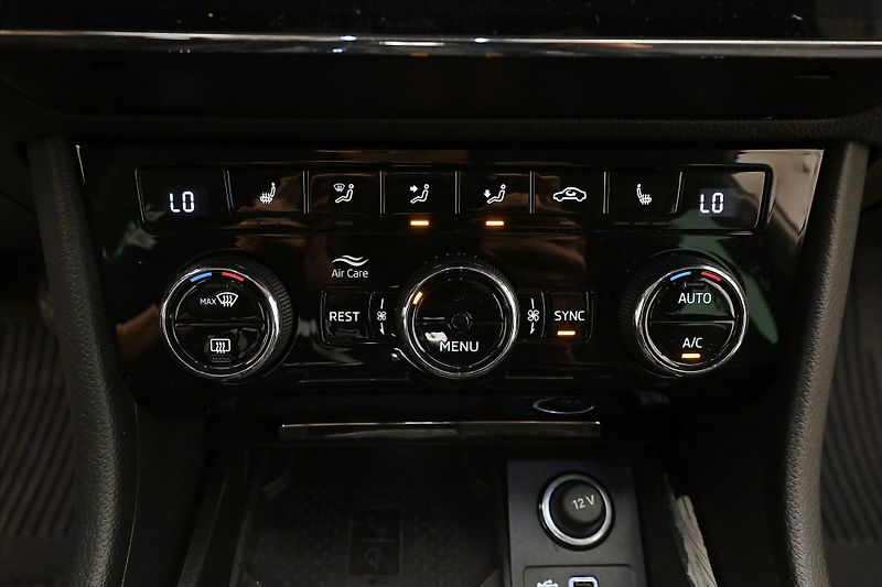Škoda Superb 2,0 TDI 110kW DSG Style Záruka - fotka 17 z 24
