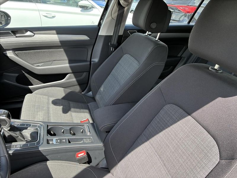 Volkswagen Passat 2,0 App Connect,Manuál,Kamera - fotka 10 z 30