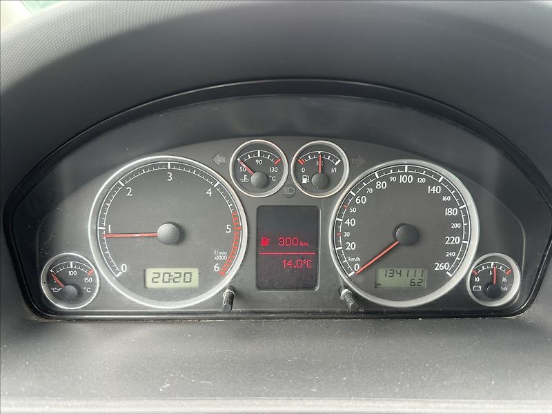 Seat Alhambra 1,9 TDI 7.MÍST BEZ KOROZE - fotka 16 z 21