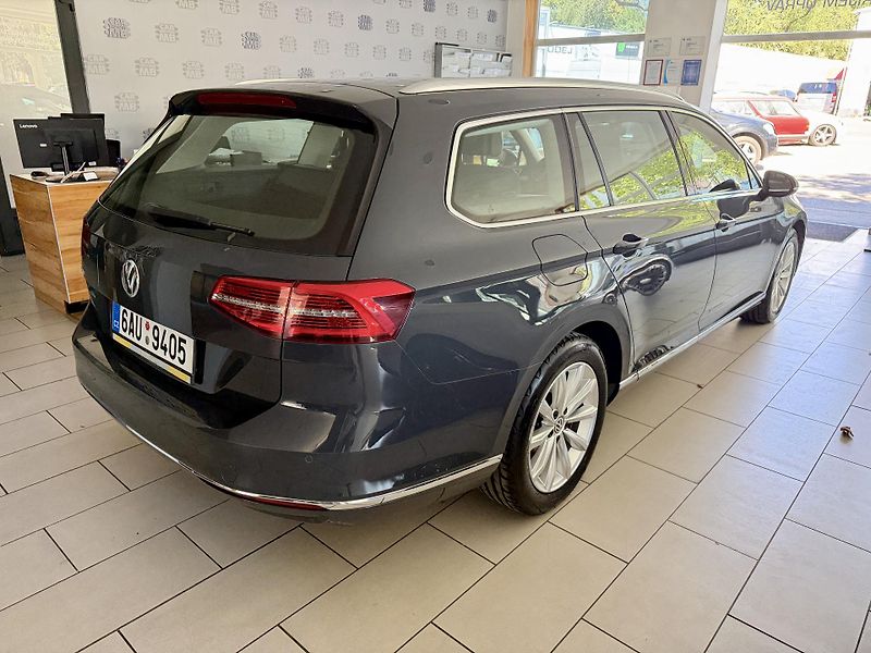 Volkswagen Passat 2.0TDI 110kW - fotka 4 z 17