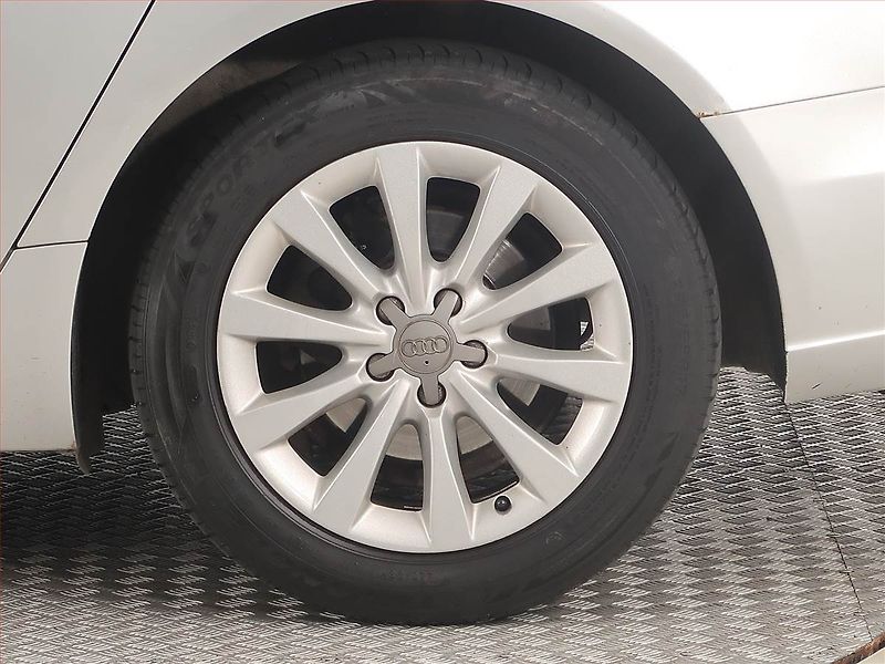 Audi A6 (2012) 3.0 TDI, Xenony, Park. senzory - fotka 14 z 18