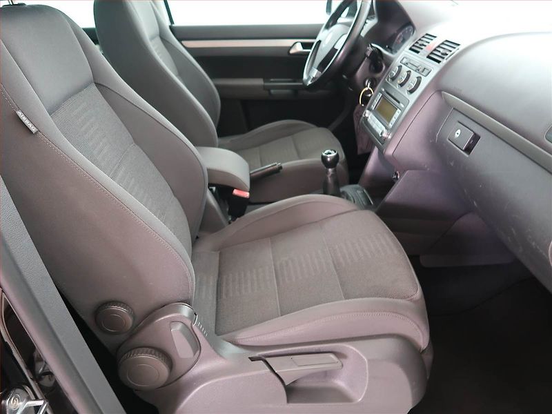 Volkswagen Touran (2007) Highline 1.4 TSI, Serv.kniha - fotka 9 z 15