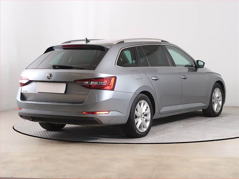 Škoda Superb (2017) Style 1.6 TDI, Navi, Bi-Xenony - fotka 5 z 18