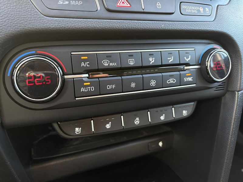 Kia Ceed 1.4 T-GDI 103kW DCT Platinum E - fotka 22 z 27