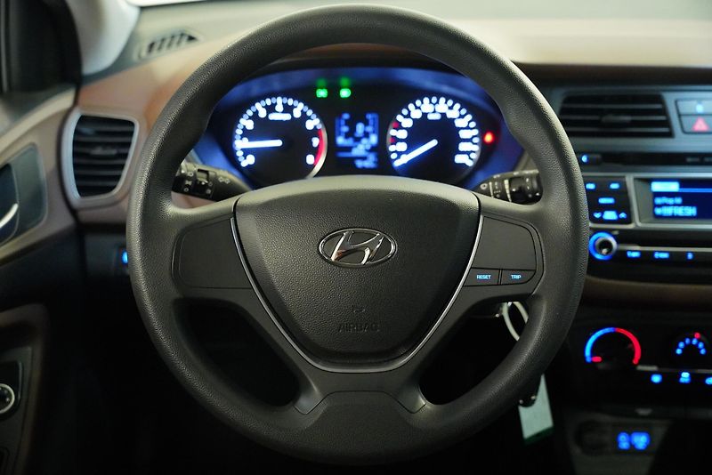Hyundai i20 - fotka 17 z 24