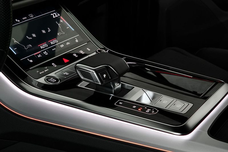 Audi Q7 3.0TDI 210kW S-Line 7míst Weba - fotka 23 z 42