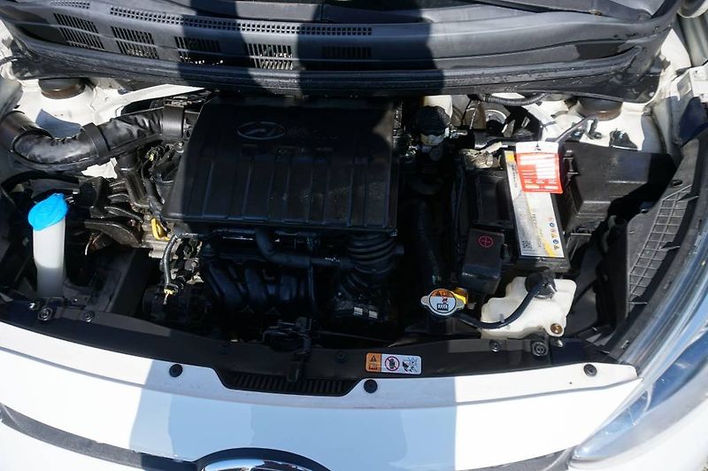 Hyundai i10 (2014) 1,0 1 MAJ V ČR - fotka 24 z 27